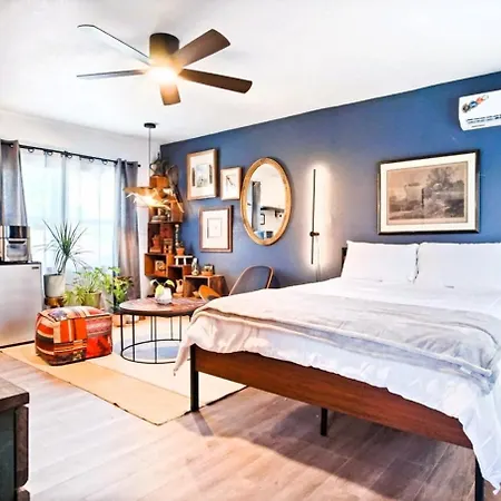 Sleek City Studio #34D